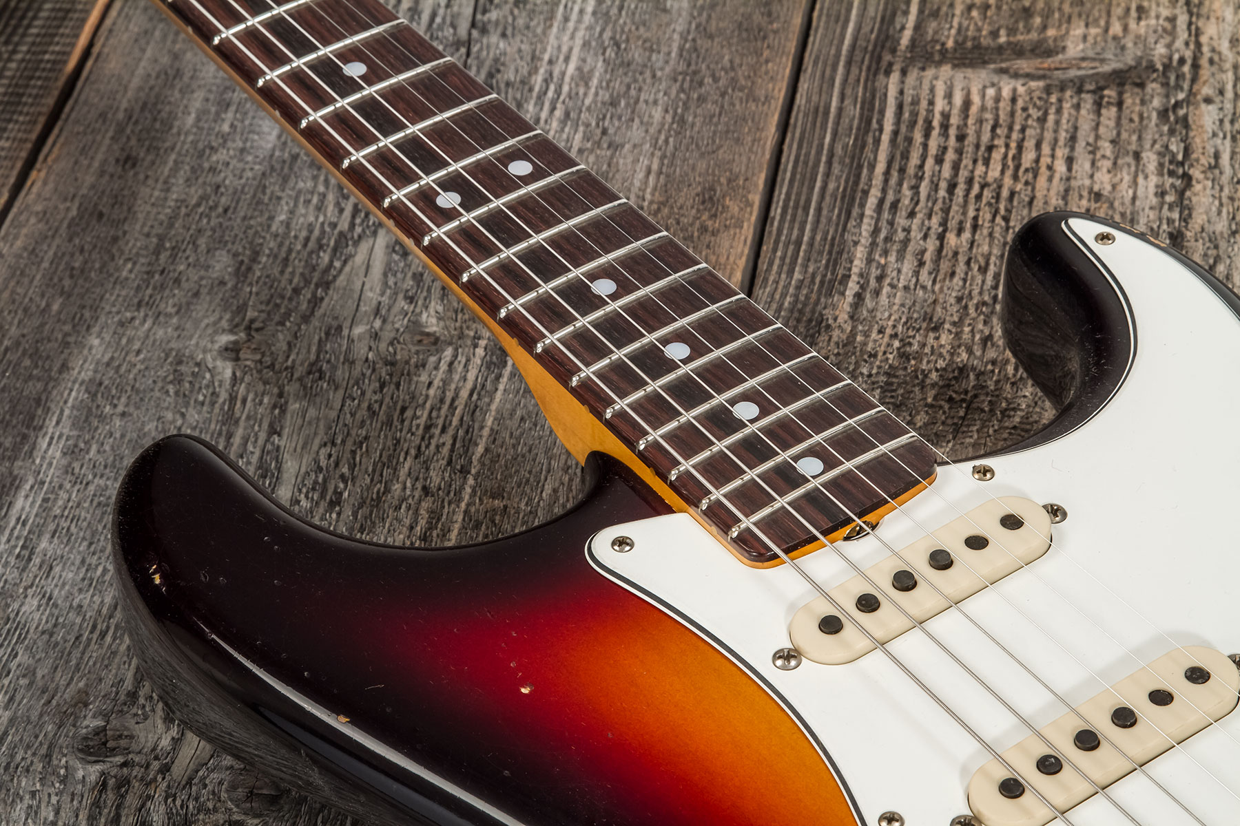 Fender Custom Shop Strat Late 64 3s Trem Rw #cz568169 - Relic Target 3-color Sunburst - Guitarra eléctrica con forma de str. - Variation 6