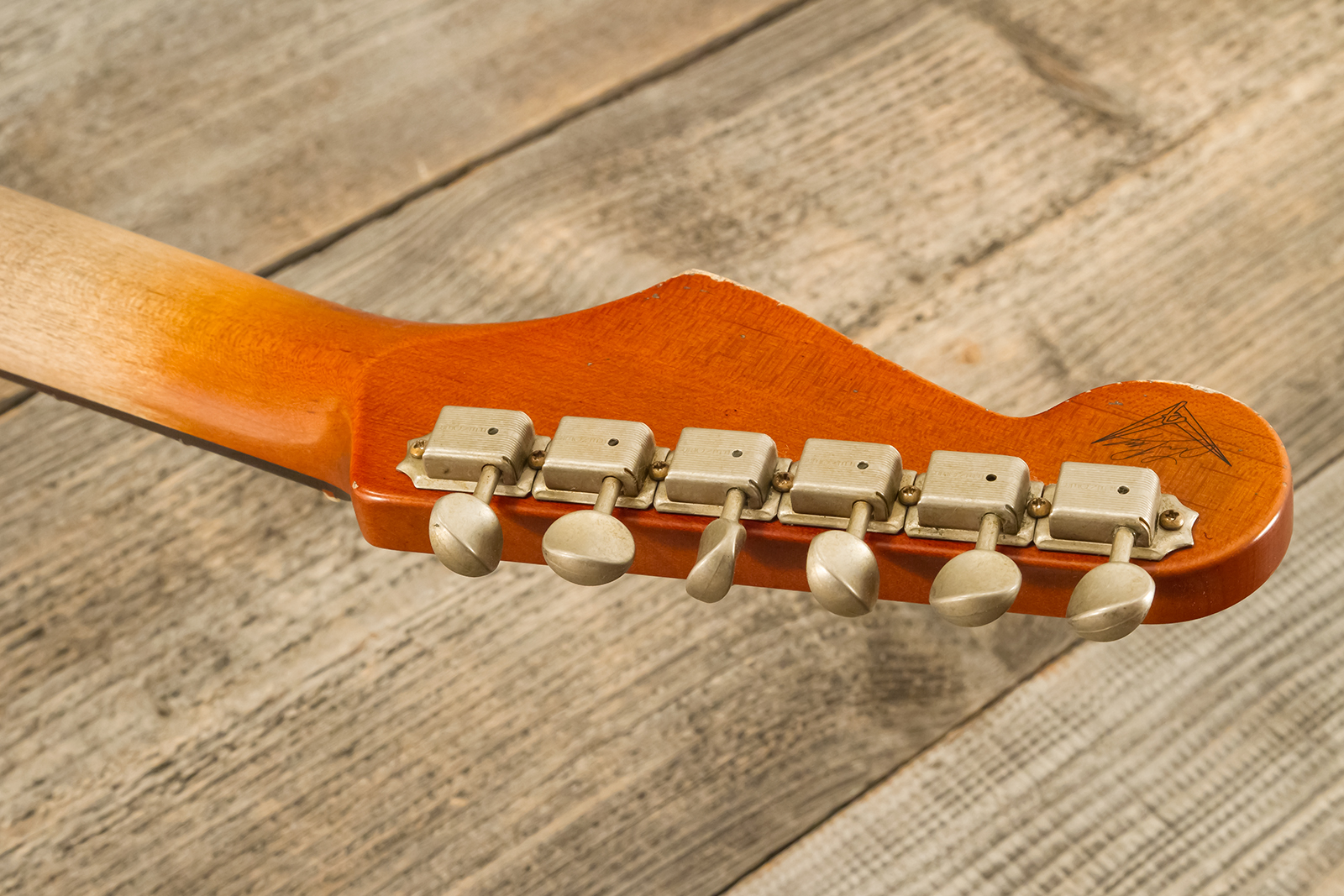 Fender Custom Shop Strat Masterbuilt L.perry 3s Trem Rw #r132309 - Heavy Relic 2-color Sunburst - Guitarra eléctrica con forma de str. - Variation 16