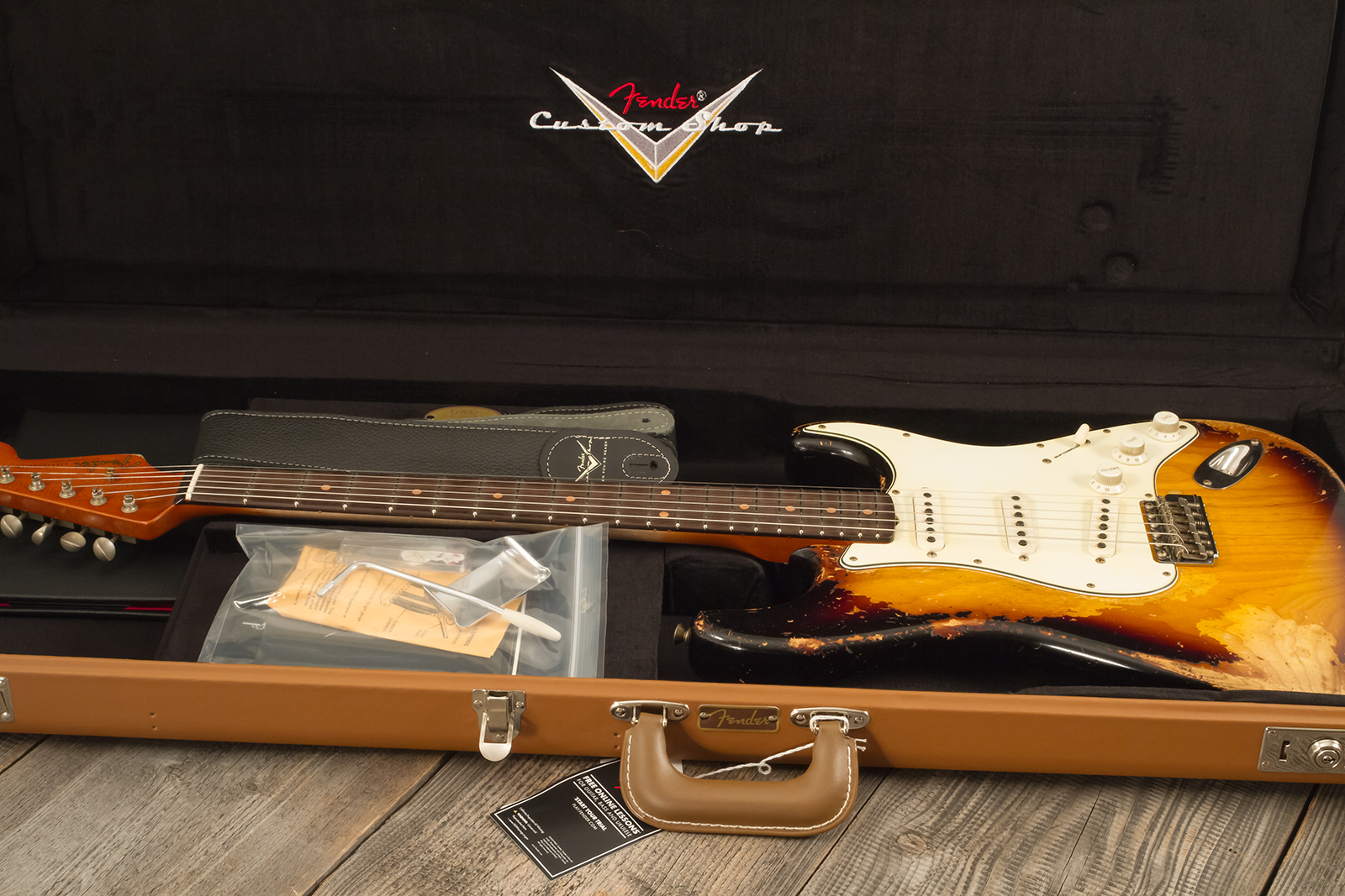 Fender Custom Shop Strat Masterbuilt L.perry 3s Trem Rw #r132309 - Heavy Relic 2-color Sunburst - Guitarra eléctrica con forma de str. - Variation 18