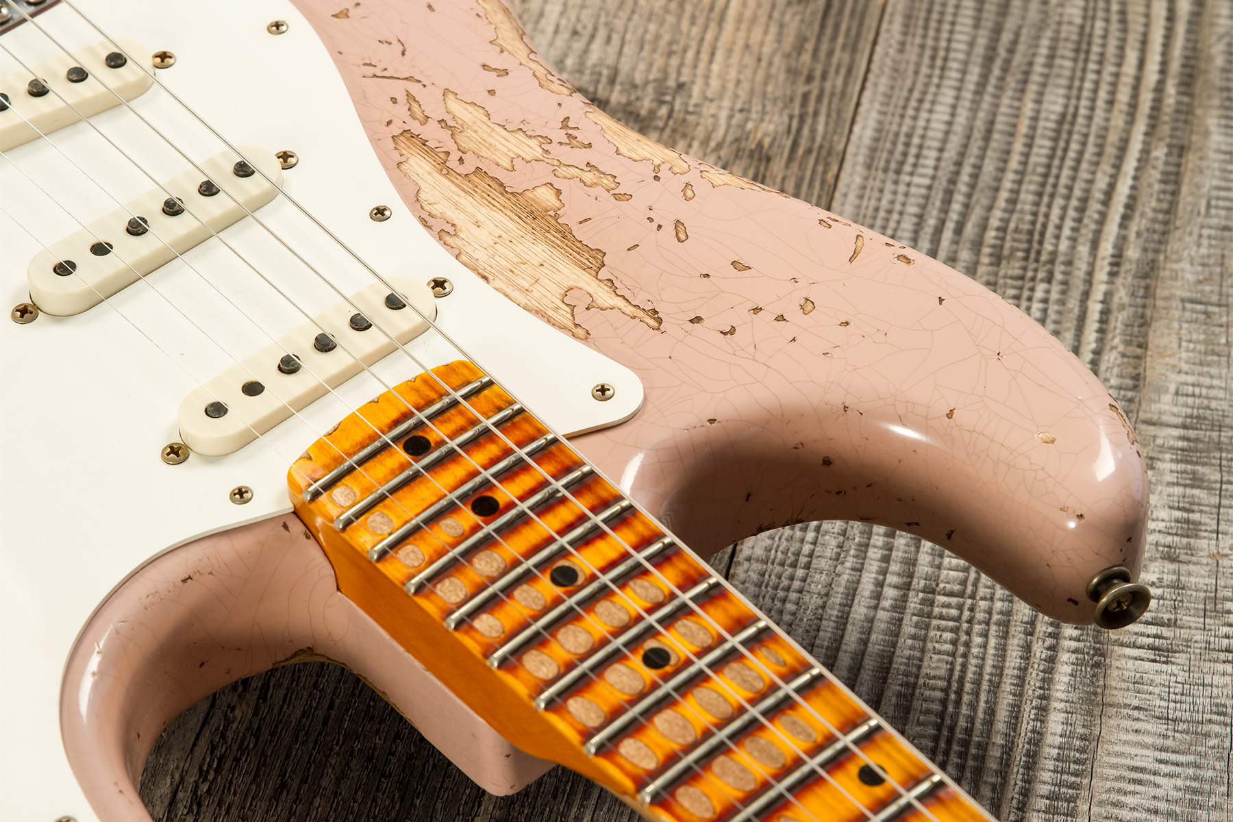 Fender Custom Shop Strat Red Hot 3s Trem Mn #cz579150 - Super Heavy Relic Dirty Shell Pink - Guitarra eléctrica con forma de str. - Variation 4