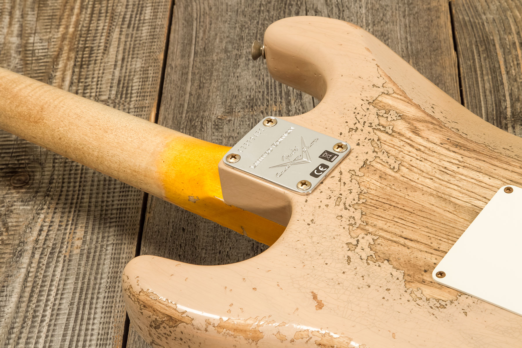 Fender Custom Shop Strat Red Hot 3s Trem Mn #cz579453 - Super Heavy Relic White Blonde - Guitarra eléctrica con forma de str. - Variation 7