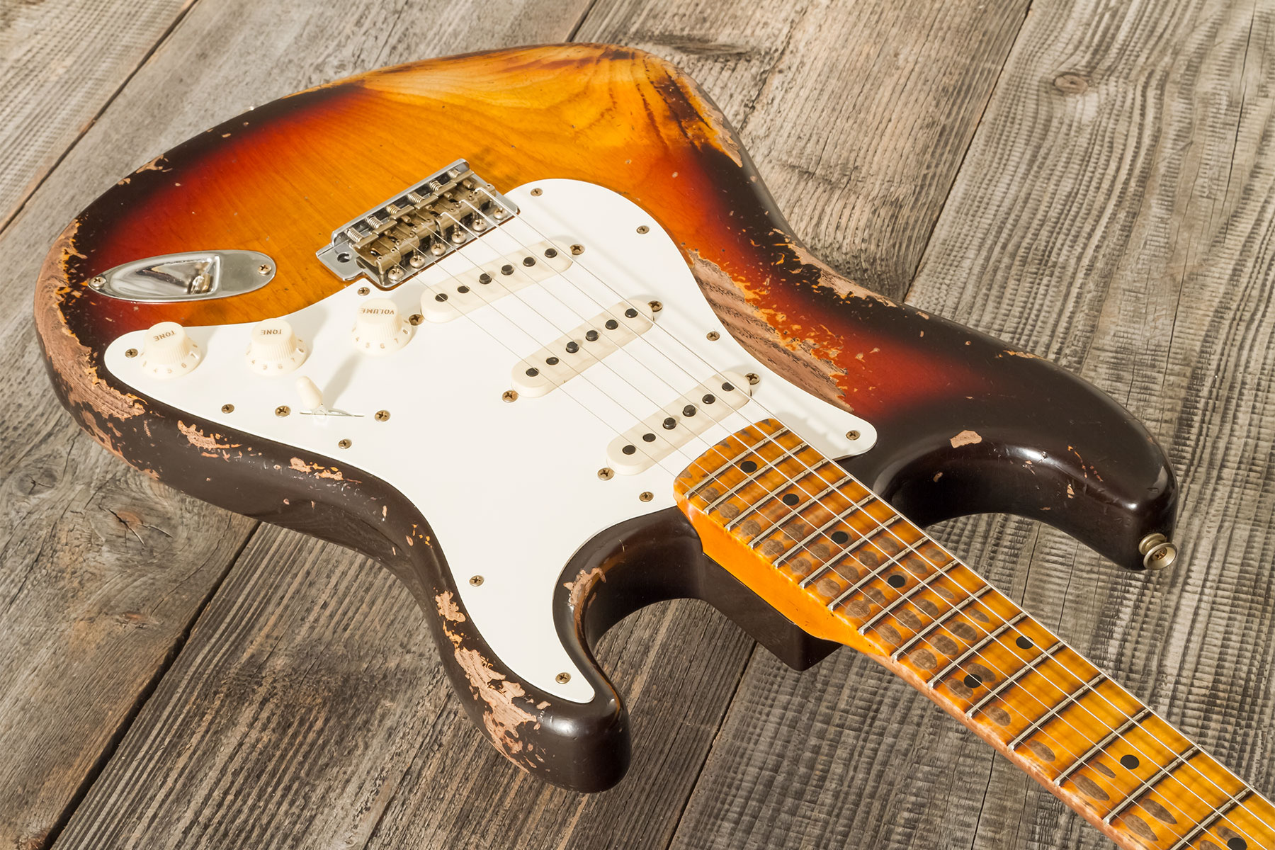 Fender Custom Shop Strat Red Hot 3s Trem Mn #cz580088 - Super Heavy Relic 3-color Sunburst - Guitarra eléctrica con forma de str. - Variation 2