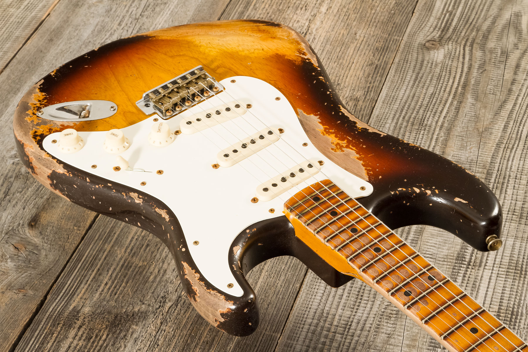 Fender Custom Shop Strat Red Hot 3s Trem Mn #cz580650 - Super Heavy Relic Chocolate 3-color Sunburst - Guitarra eléctrica con forma de str. - Variatio