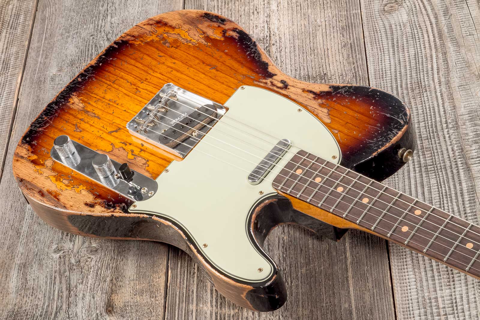 Fender Custom Shop Tele 1963 2s Ht Rw #r136206 - Super Heavy Relic 2-color Sunburst - Guitarra eléctrica con forma de tel - Variation 2