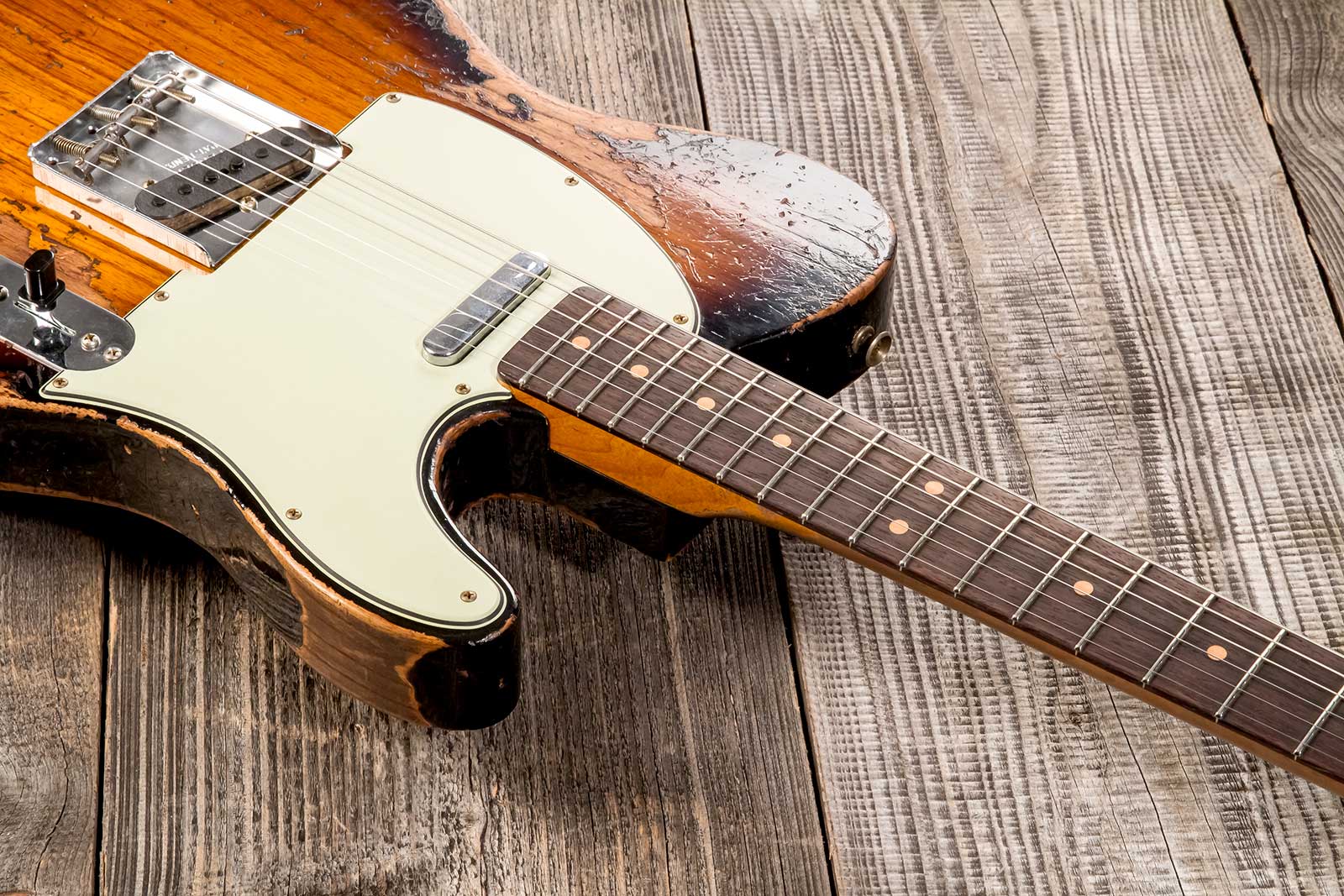 Fender Custom Shop Tele 1963 2s Ht Rw #r136206 - Super Heavy Relic 2-color Sunburst - Guitarra eléctrica con forma de tel - Variation 4