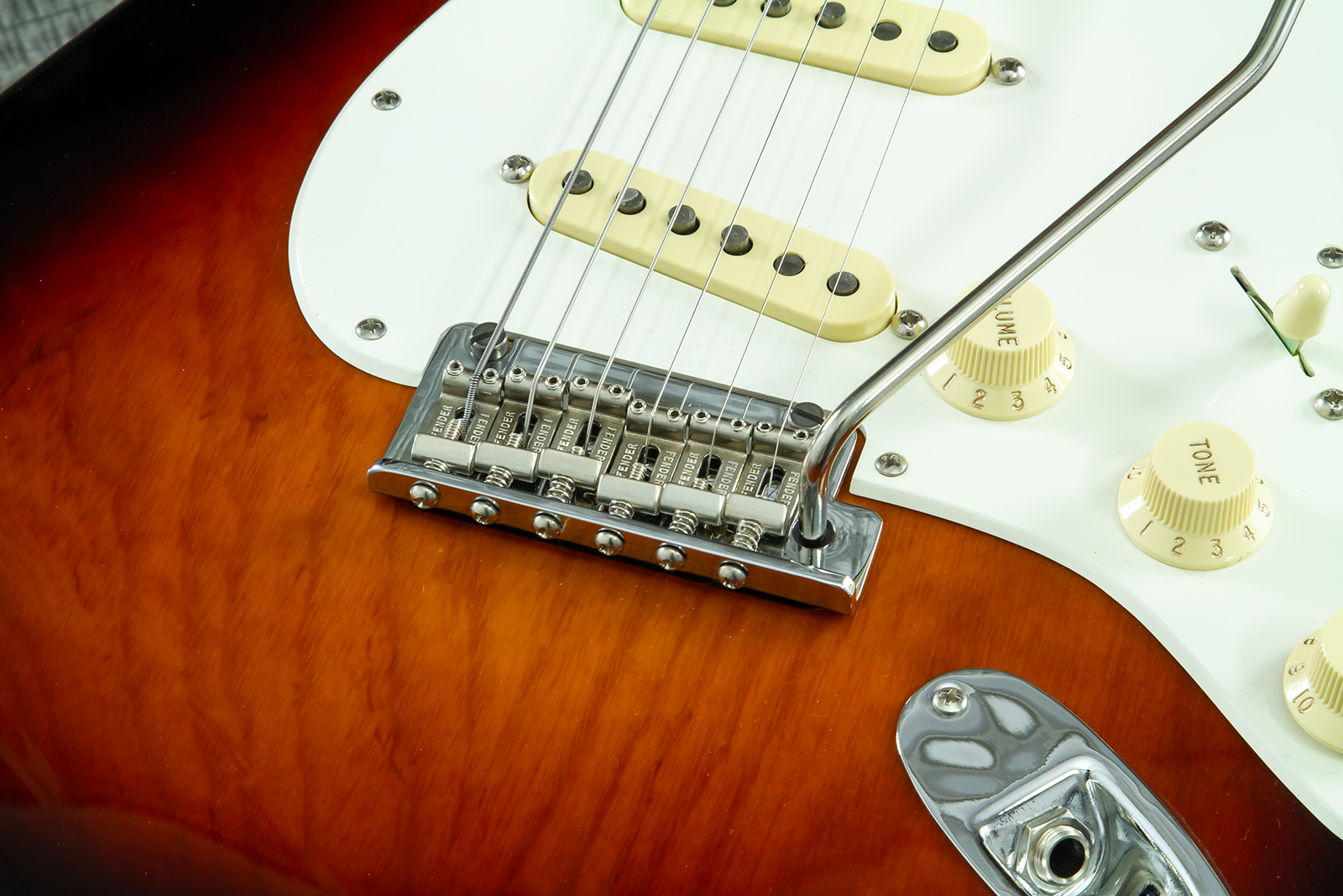 Fender Strat American Pro Ii Ltd 3s Trem Mn #us23077326 - 2-color Sunburst - Guitarra eléctrica con forma de str. - Variation 3