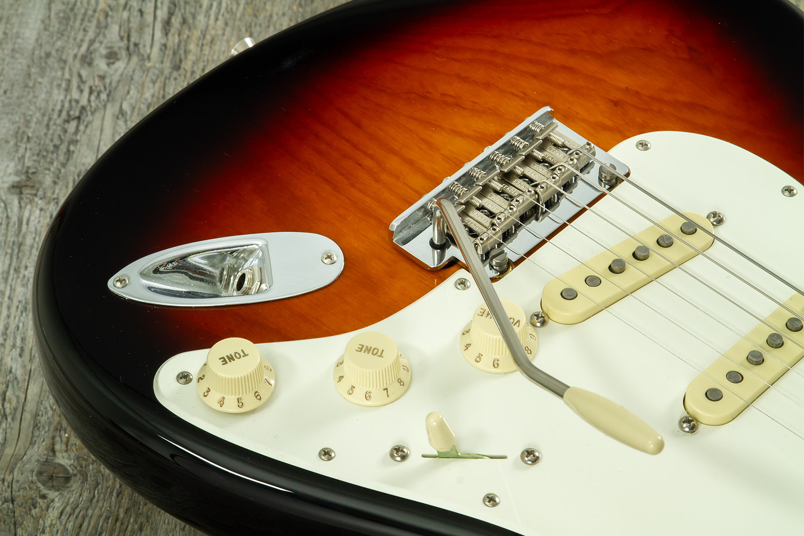 Fender Strat American Pro Ii Ltd 3s Trem Mn #us23077326 - 2-color Sunburst - Guitarra eléctrica con forma de str. - Variation 4
