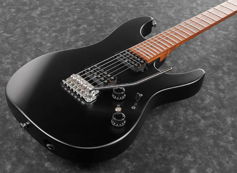 Ibanez Az2402 Bkf Prestige Jap Hh Seymour Duncan Trem Mn - Black Flat - Guitarra eléctrica con forma de str. - Variation 2