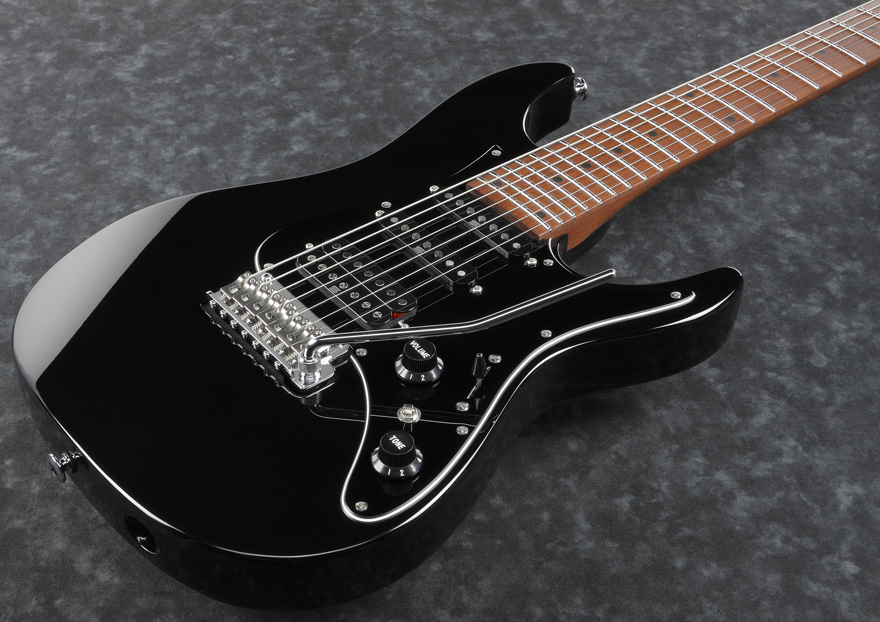 Ibanez Az24047 Bk Prestige Jap 7c Hss Seymour Duncan Trem Mn - Black - Guitarra eléctrica de 7 cuerdas - Variation 2