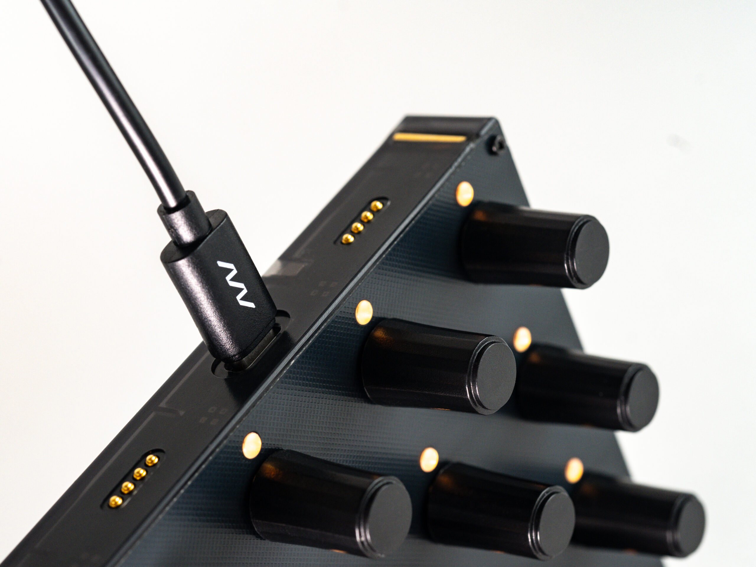 Intech Studio Grid Series 3 - En16 Detent - Controlador Midi - Variation 2
