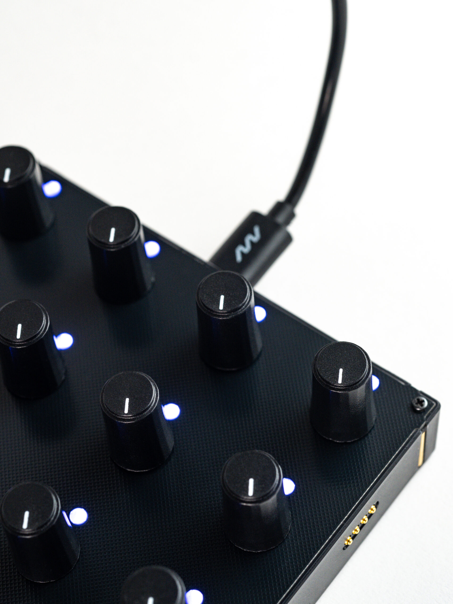 Intech Studio Grid Series 3 - Po16 Linear - Controlador Midi - Variation 2