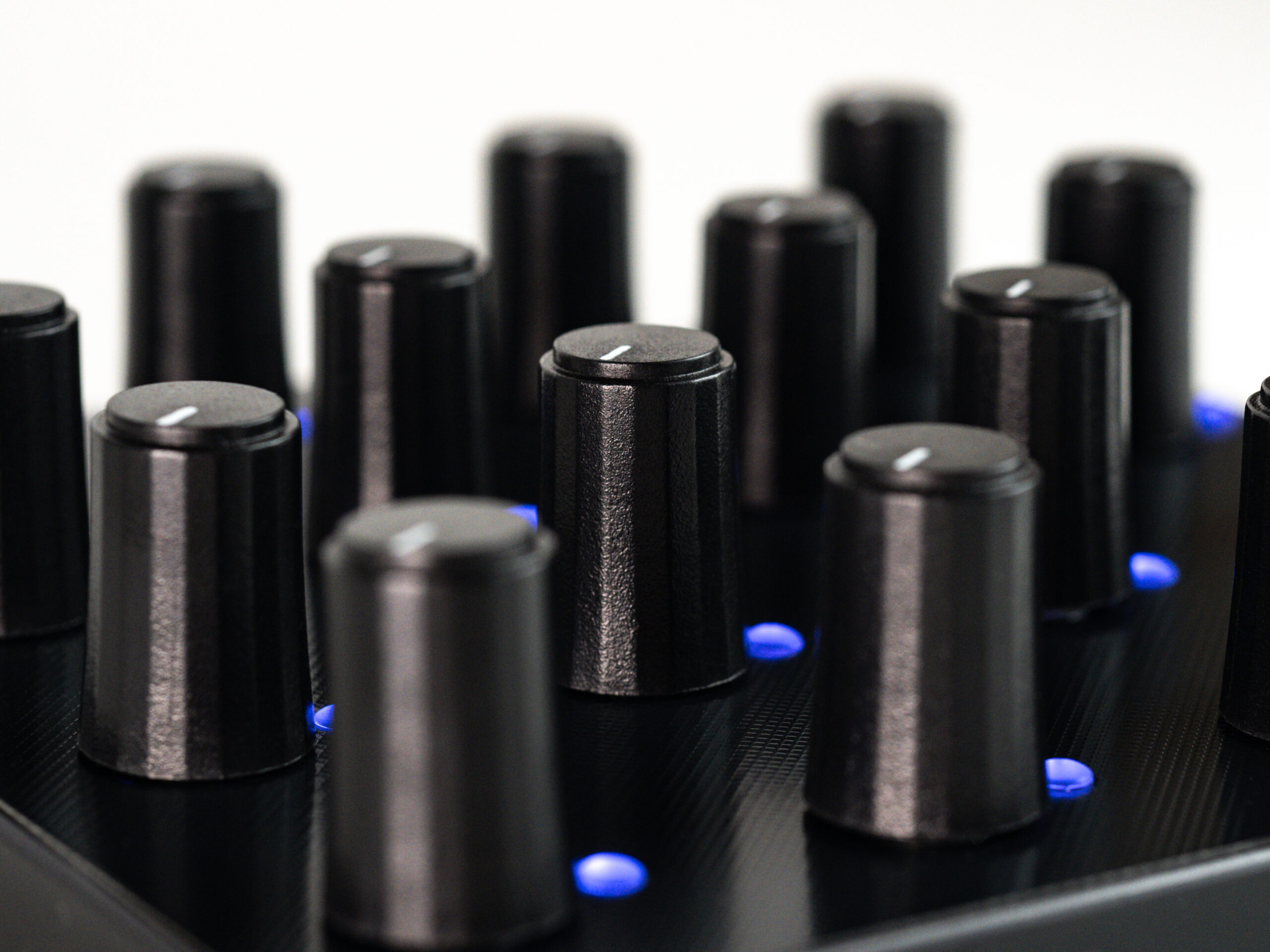 Intech Studio Grid Series 3 - Po16 Linear - Controlador Midi - Variation 1