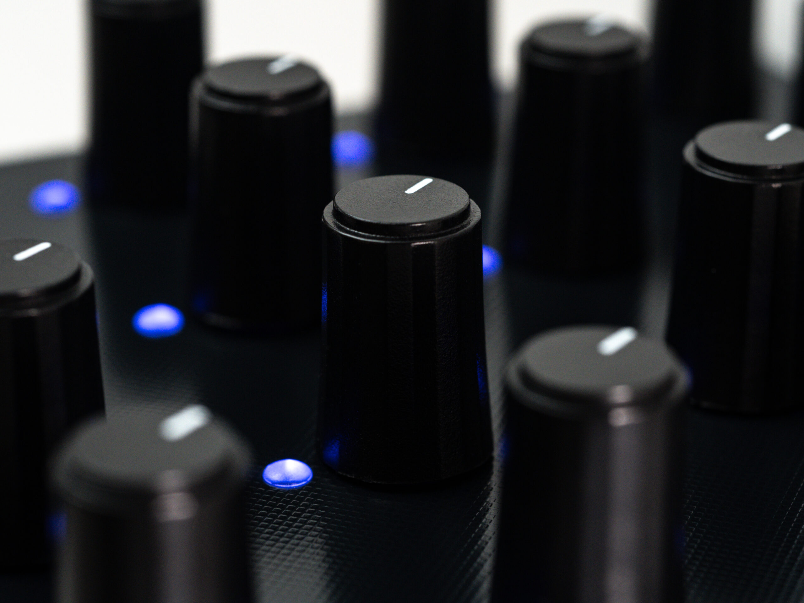 Intech Studio Grid Series 3 - Po16 Linear - Controlador Midi - Variation 3