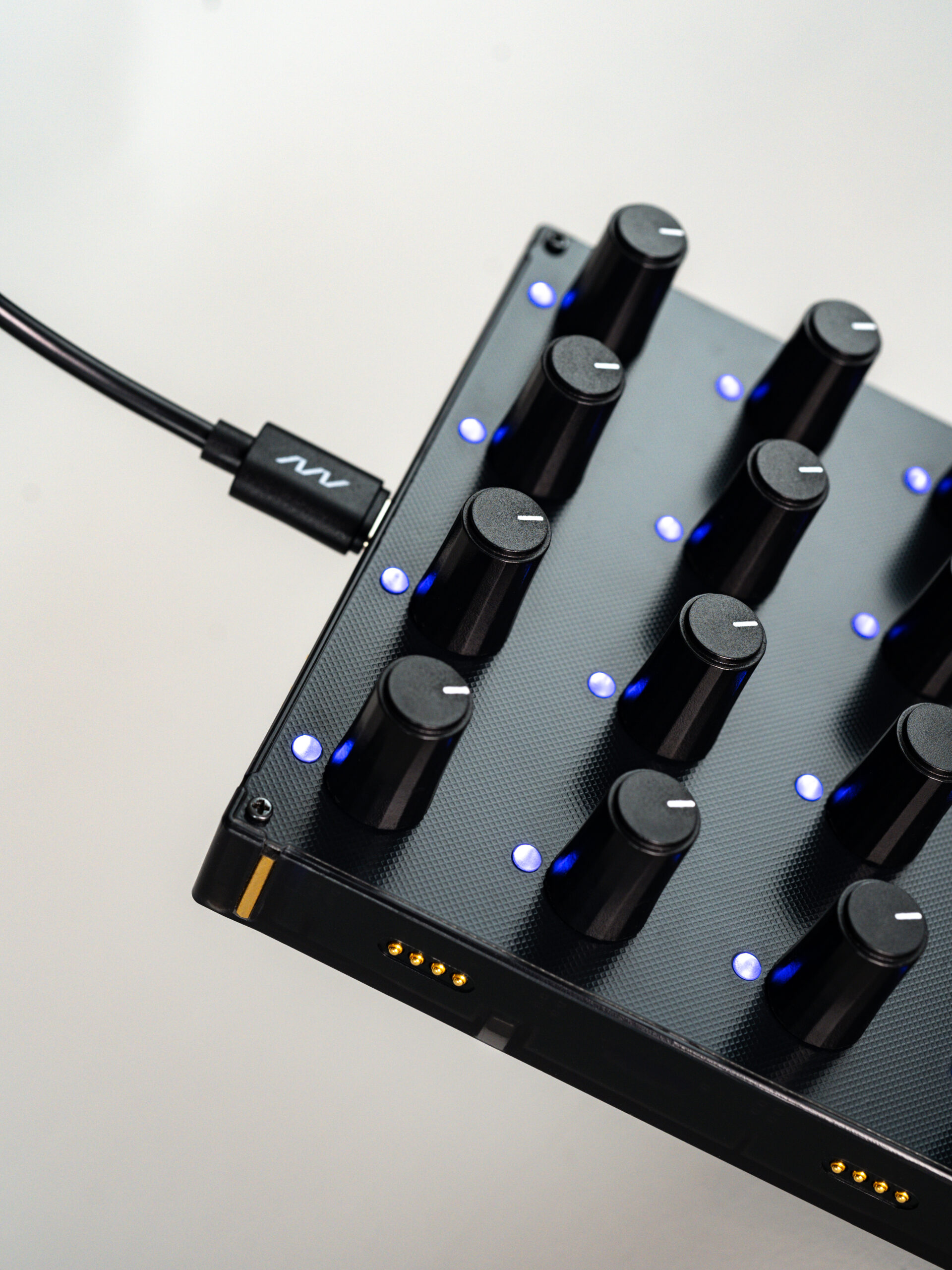 Intech Studio Grid Series 3 - Po16 Linear - Controlador Midi - Variation 4