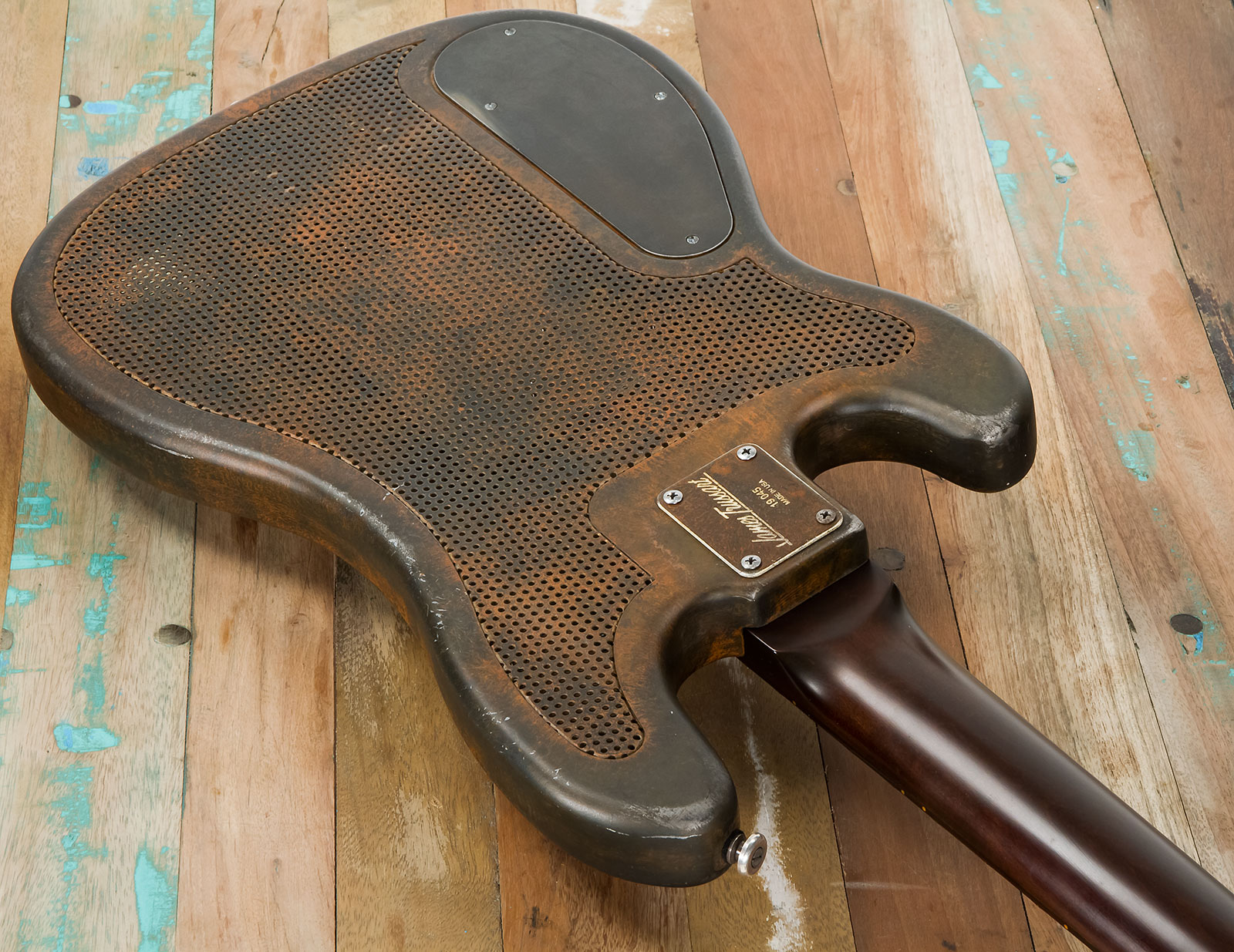 James Trussart Steelcaster Bass Perforated Active Pf #19045 - Rust O Matic African Engraved - Bajo eléctrico de cuerpo sólido - Variation 3