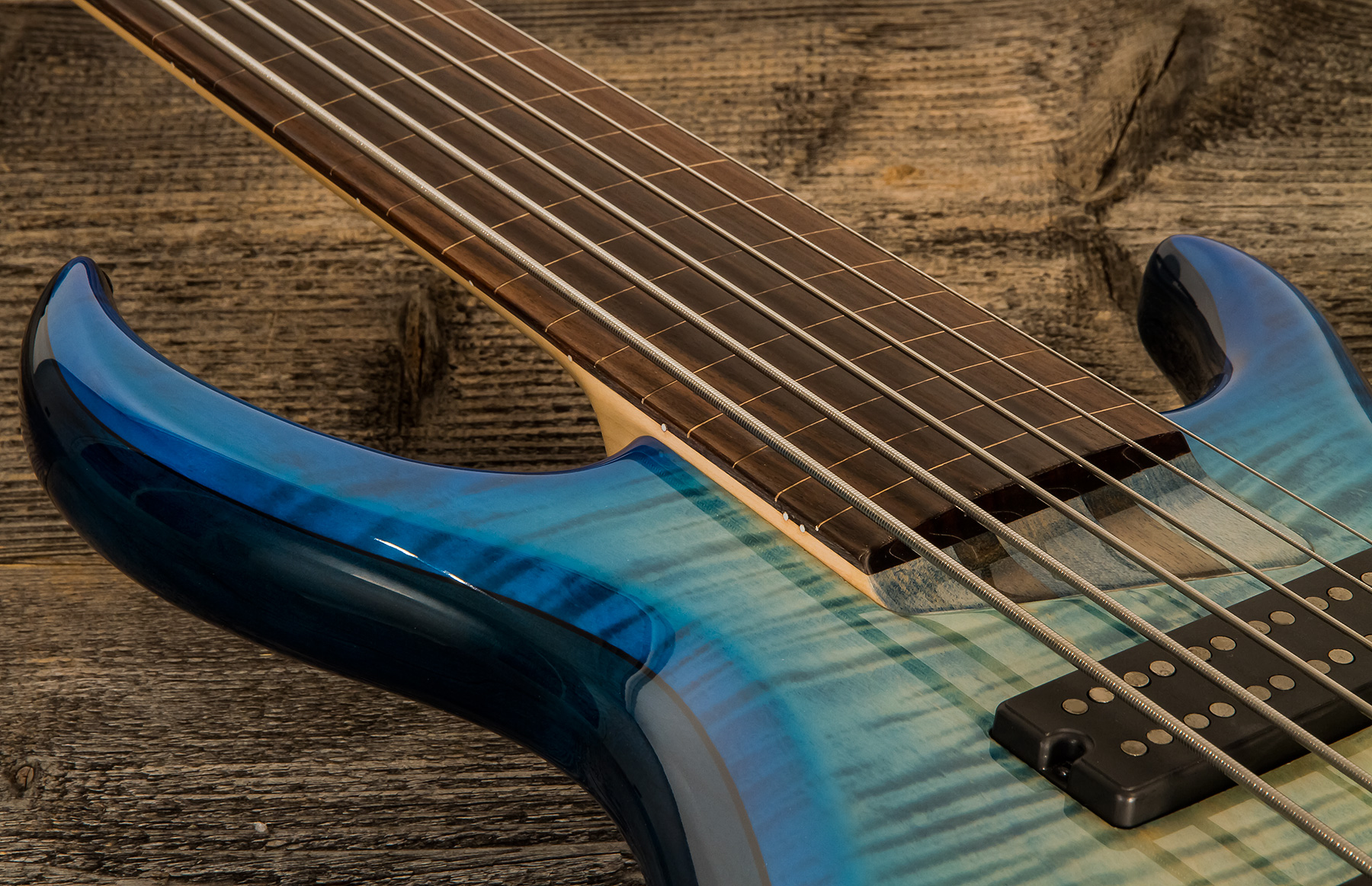 Marcus Miller M7 Swamp Ash 6st Fretless 6c Active Eb - Transparent Blue - Bajo eléctrico de cuerpo sólido - Variation 4
