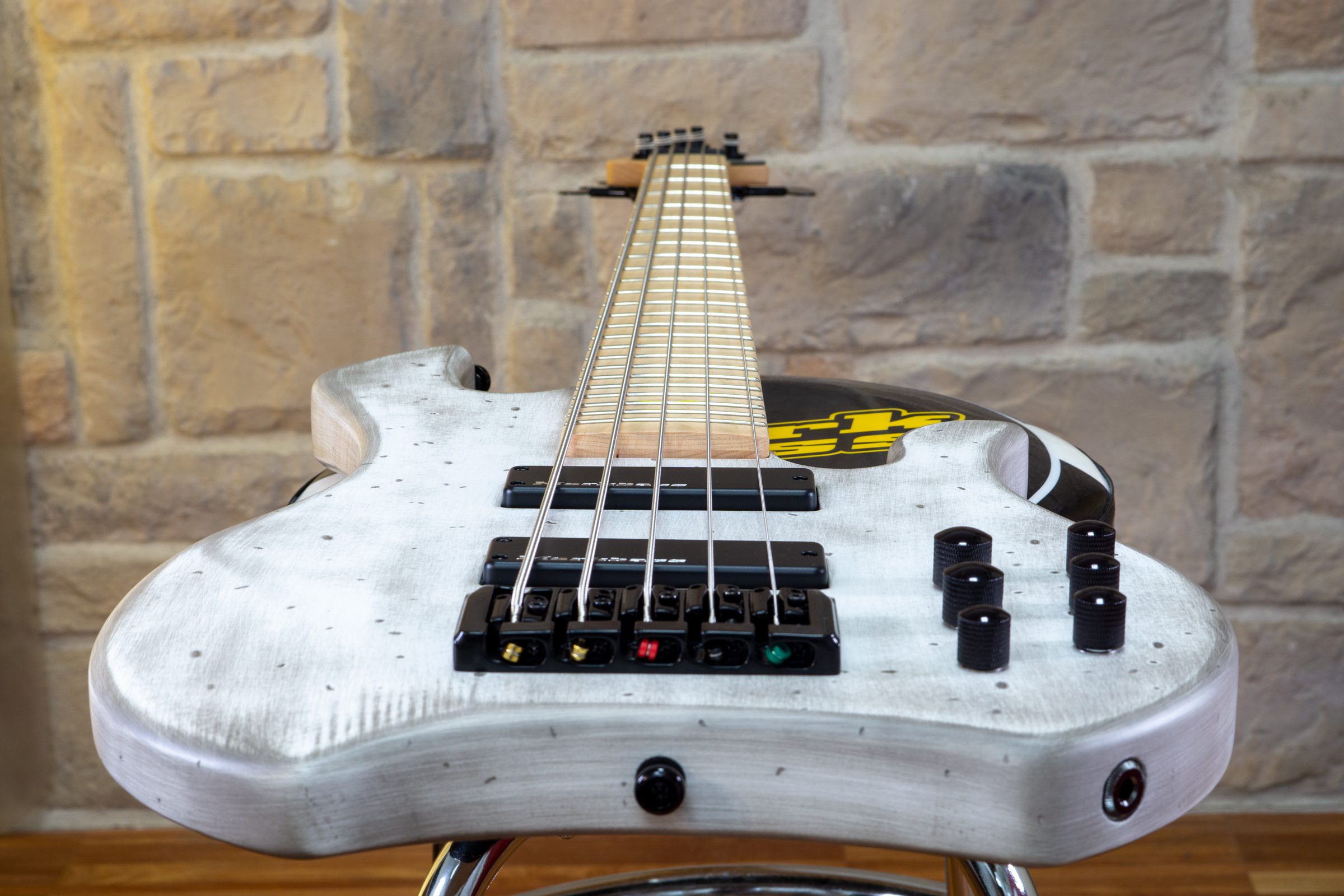 Markbass Mb Kimandu F1 5 Bk Mp 5c Active Mn - Old White - Bajo eléctrico de cuerpo sólido - Variation 2