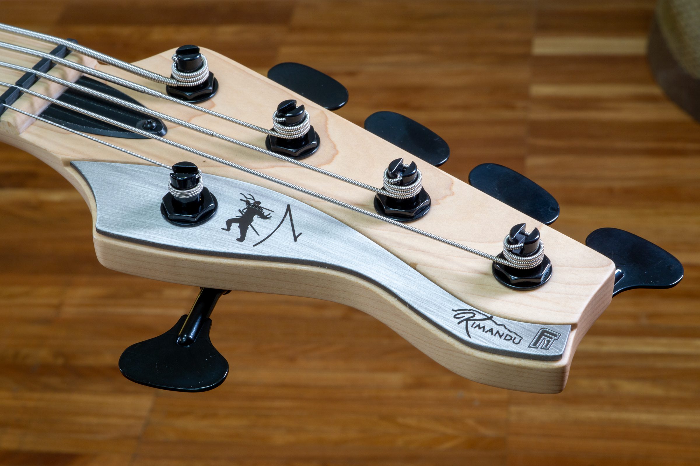 Markbass Mb Kimandu F1 5 Bk Mp 5c Active Mn - Old White - Bajo eléctrico de cuerpo sólido - Variation 4