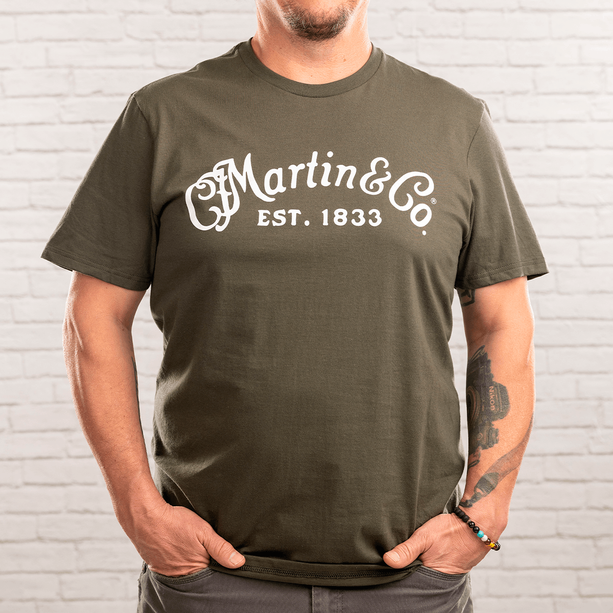 Martin Olive White Script Logo - M - Camiseta - Variation 1