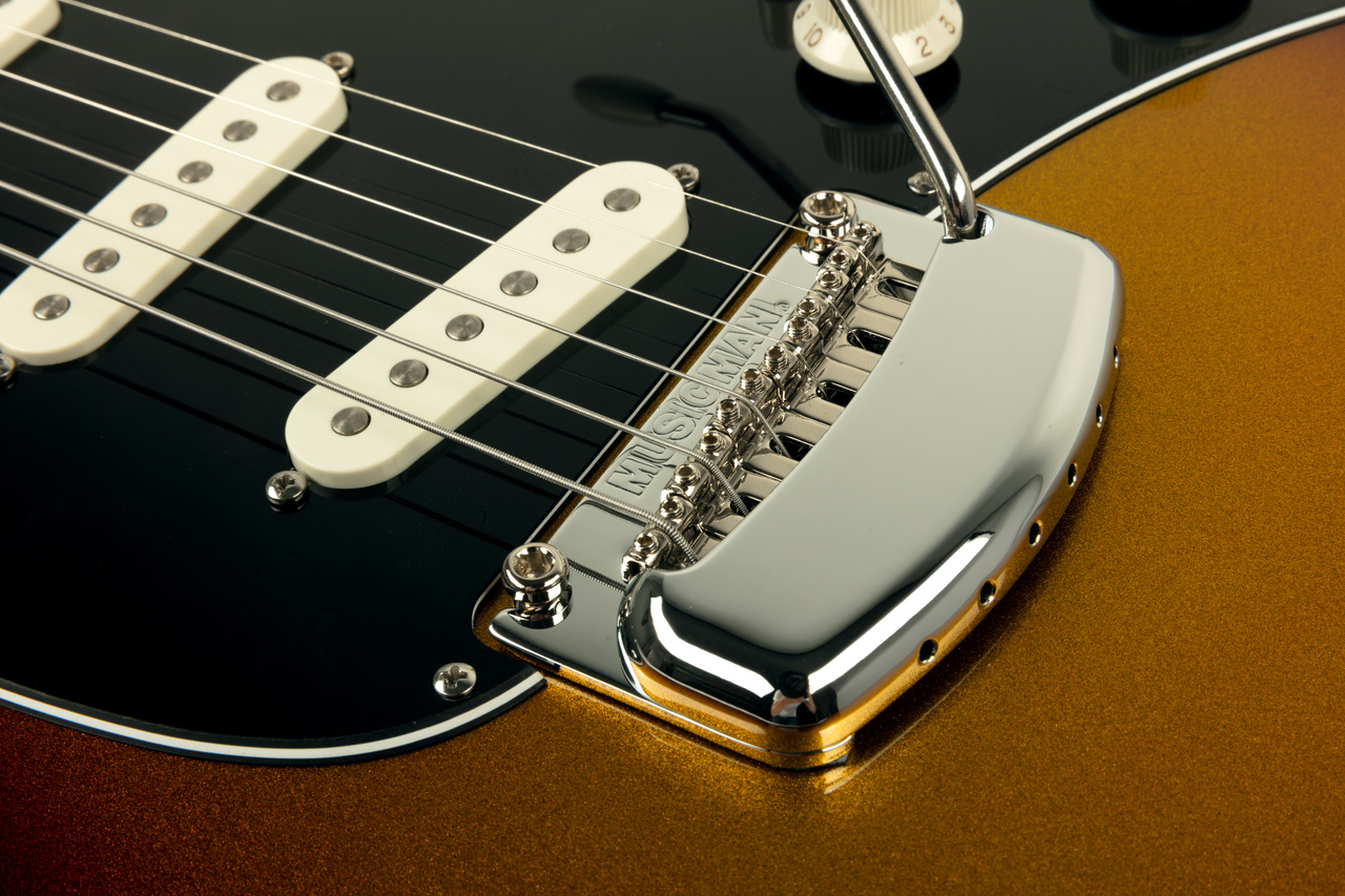 Music Man Cutlass Ht Sss 3s Trem Rw +housse - Showtime - Guitarra eléctrica con forma de str. - Variation 4