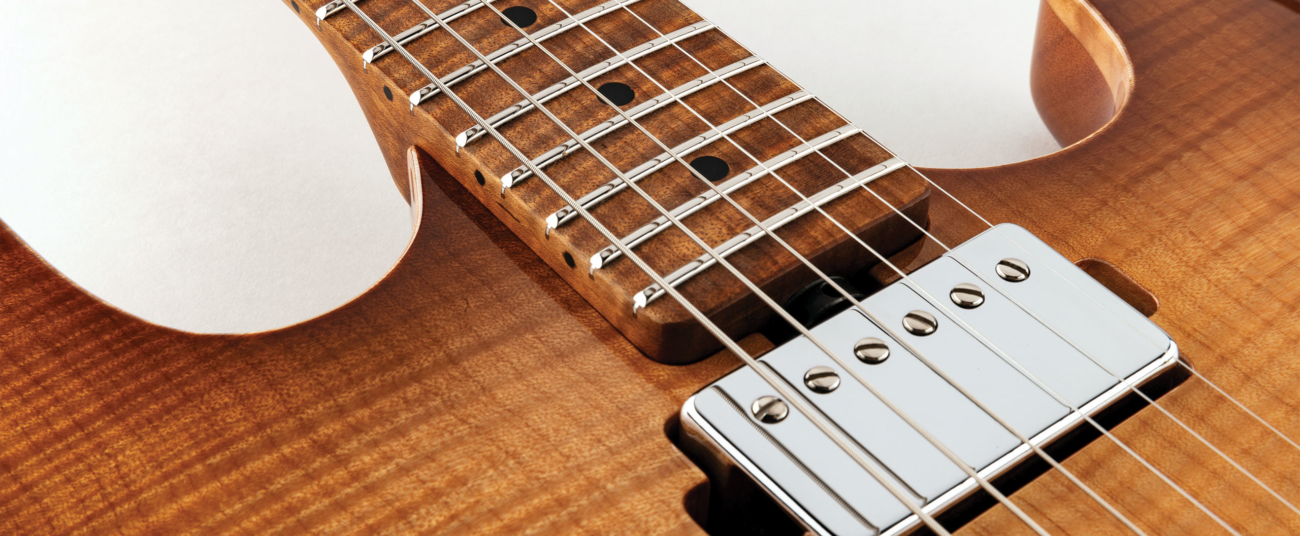 Music Man Sabre Usa 2h Trem Mn - Honey Suckle - Guitarra eléctrica con forma de str. - Variation 2