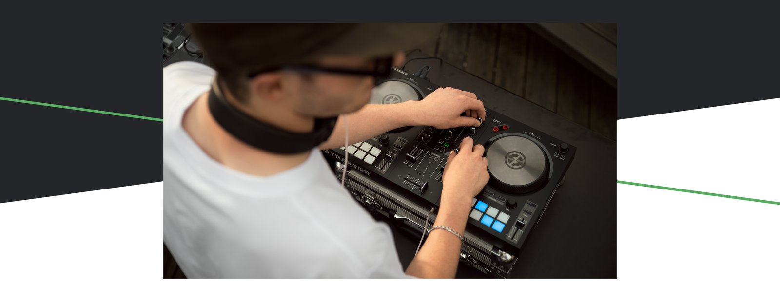Native Instruments Traktor Kontrol S2 Mk3 - Controlador DJ USB - Variation 5
