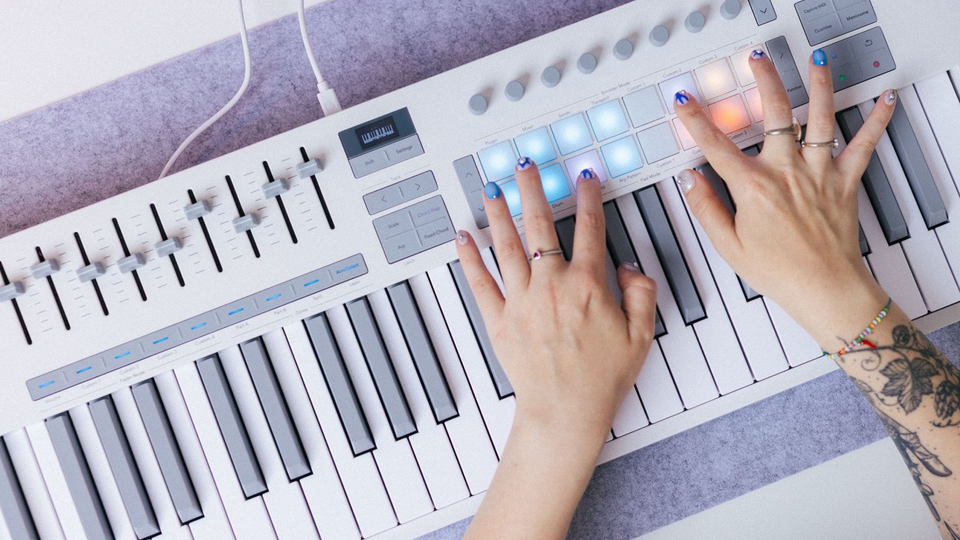 Novation Launchkey 61 Mk4 White - Teclado maestro - Variation 11