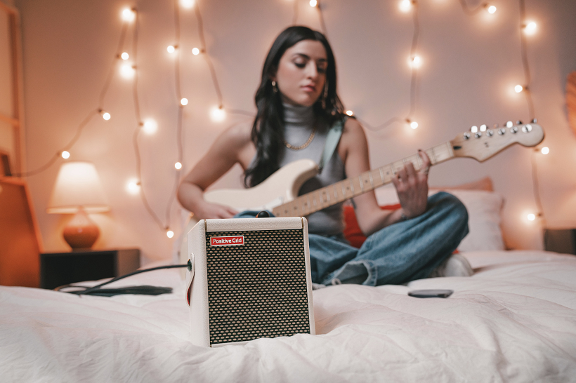 Positive Grid Spark Mini Pearl Combo 10w 2x2 - Combo amplificador para guitarra eléctrica - Variation 3