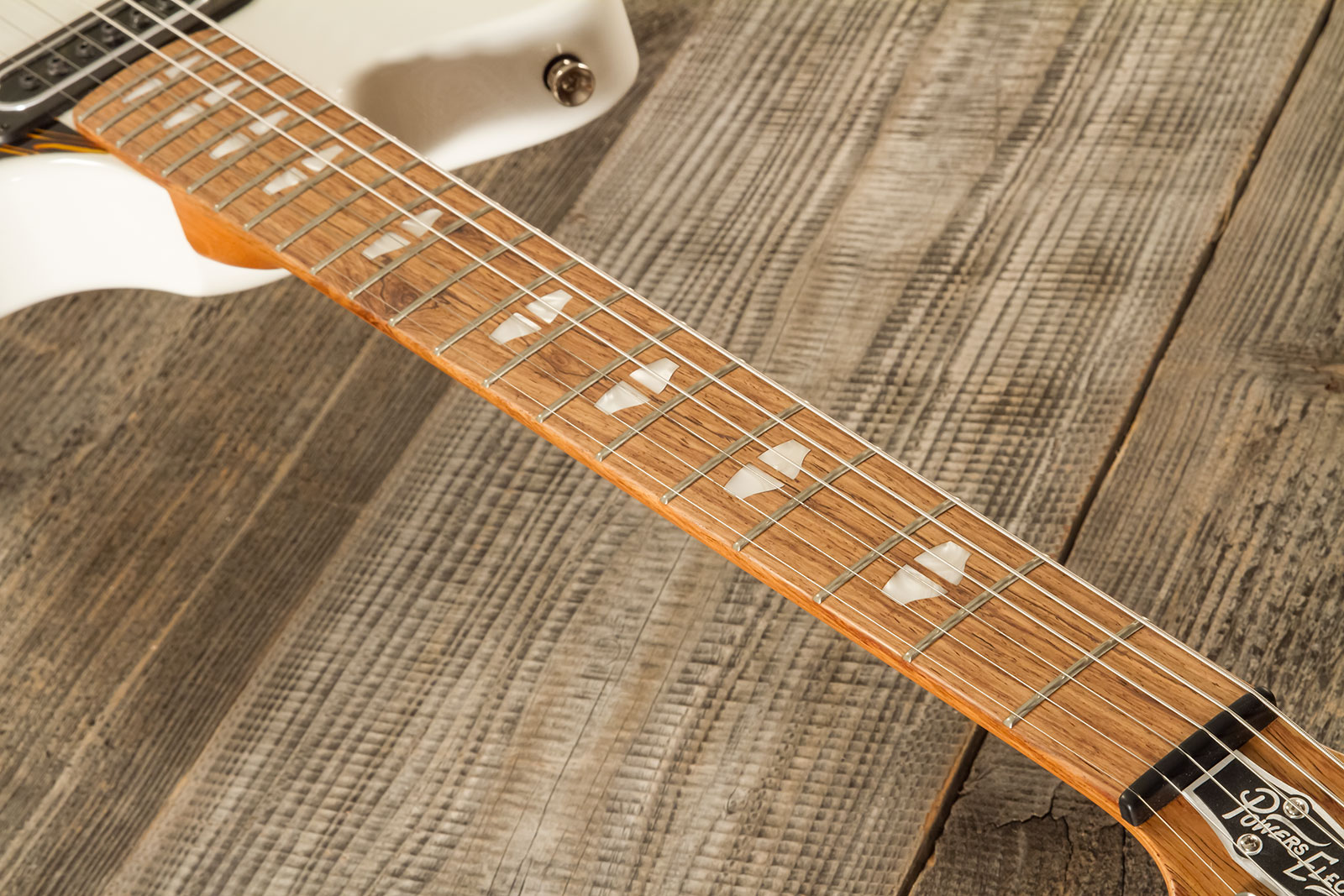 Powers Electric A-type Pf42 Vibrato 2s Trem Rw #a672 - Moonlight White - Guitarra electrica retro rock - Variation 7