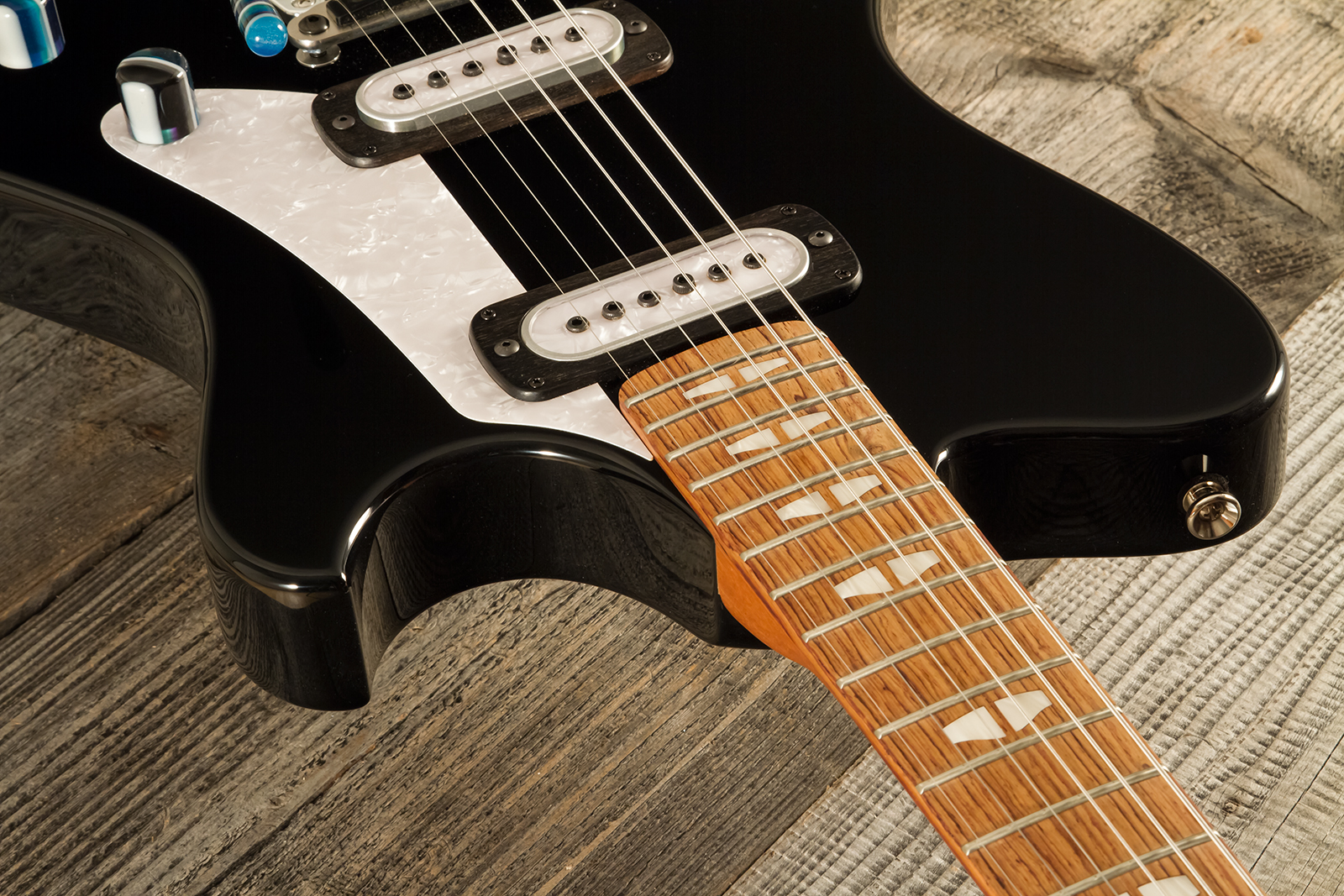 Powers Electric A-type Pf42 Vibrato 2s Trem Rw #a697 - Jet Black - Guitarra electrica retro rock - Variation 1