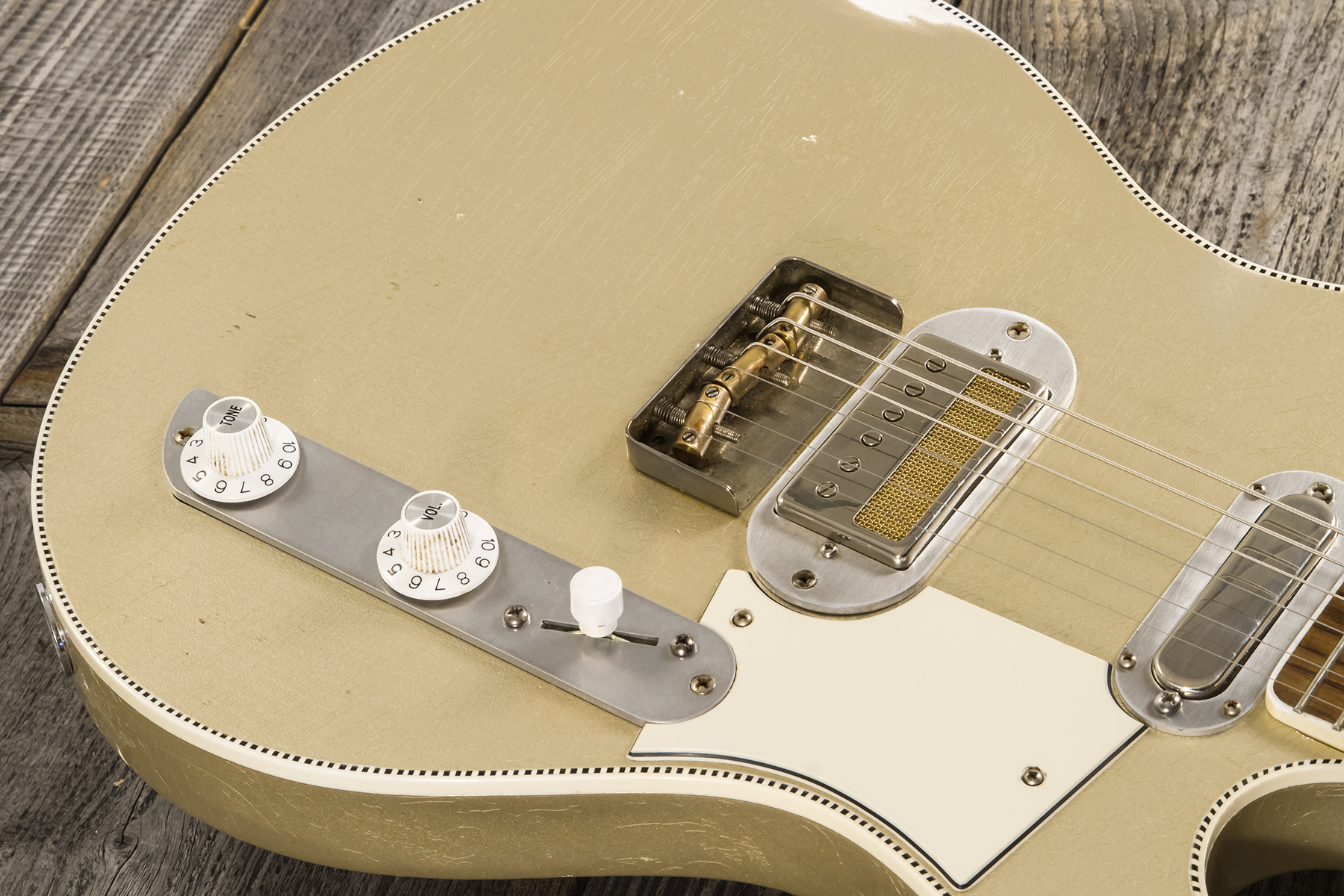 Roadrunner Federal Mod T Hs Ht Rw #23114 - Shoreline Gold Soft Distress - Guitarra electrica retro rock - Variation 3