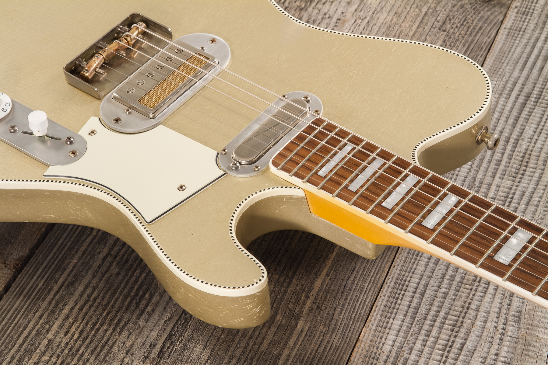 Roadrunner Federal Mod T Hs Ht Rw #23114 - Shoreline Gold Soft Distress - Guitarra electrica retro rock - Variation 4