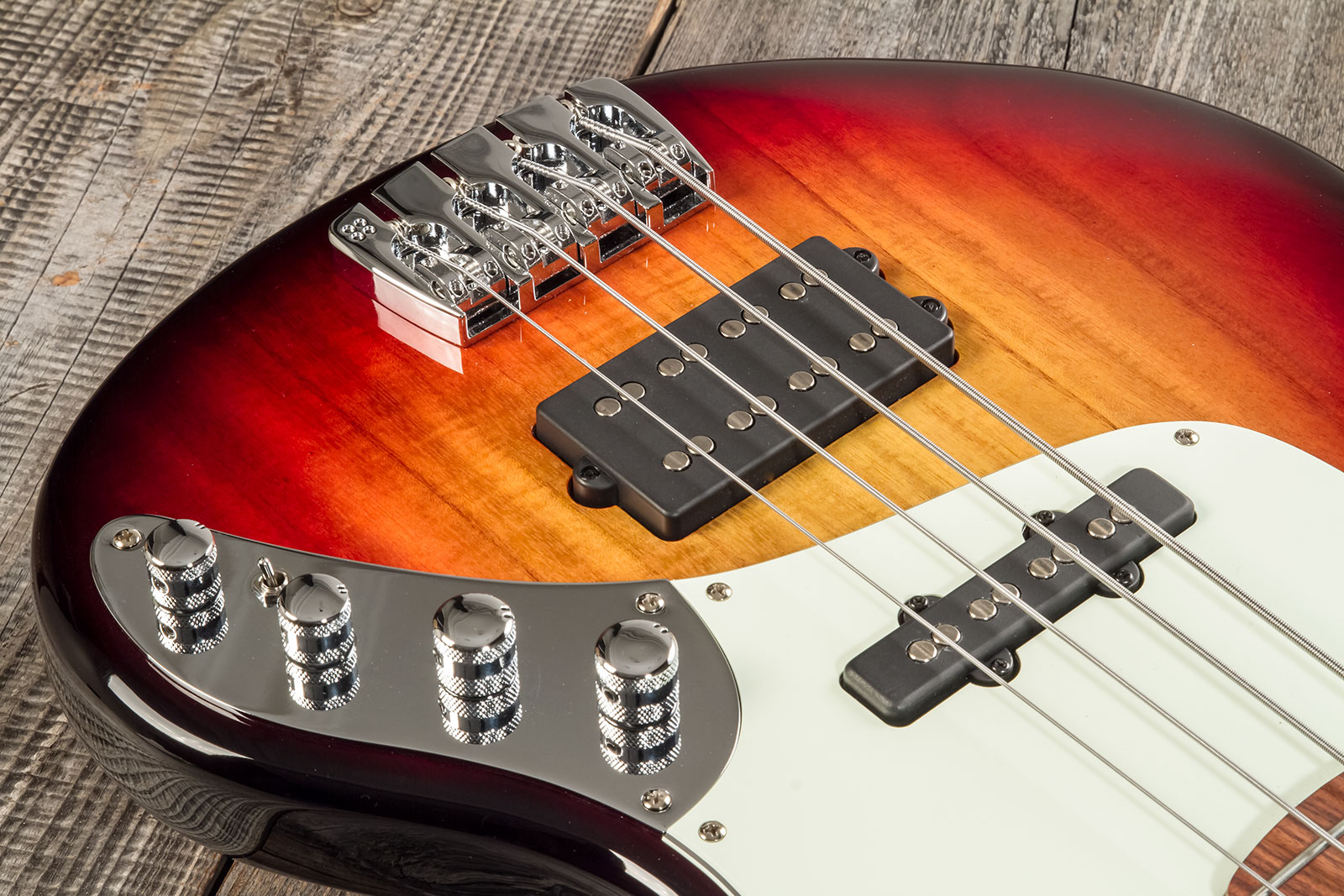 Sandberg California Tm4 Sl Superlight Ltd Active Pf - Ultra Soft Aged 3-tone Sunburst Gloss - Bajo eléctrico de cuerpo sólido - Variation 3