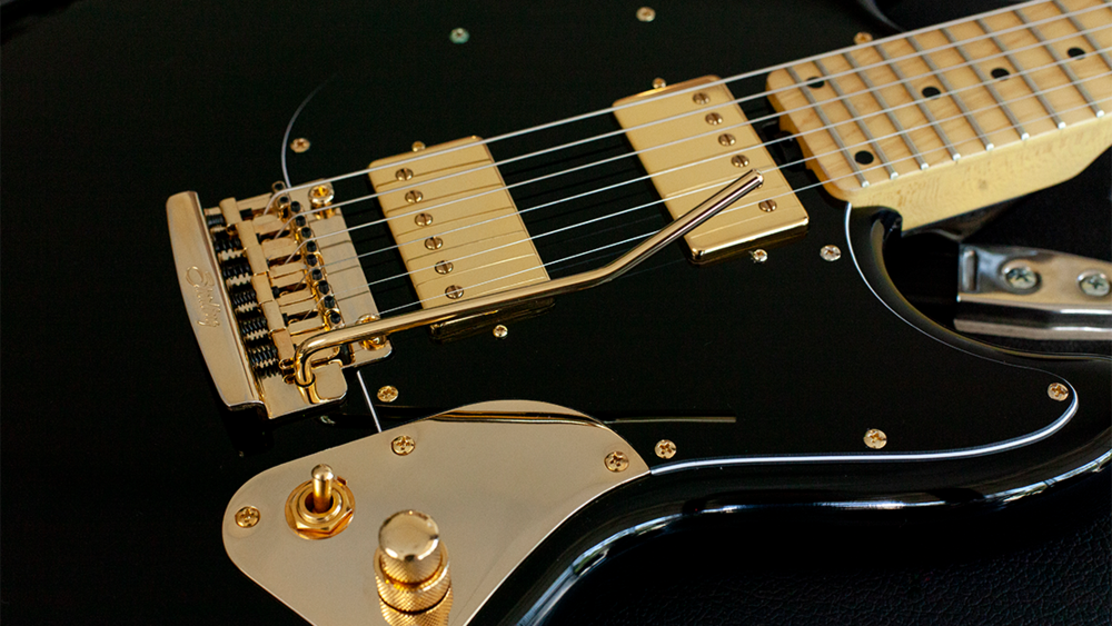 Sterling By Musicman Jared Dines Stingray Guitar Signature Hh Trem Mn - Black Gold - Guitarra eléctrica con forma de str. - Variation 3