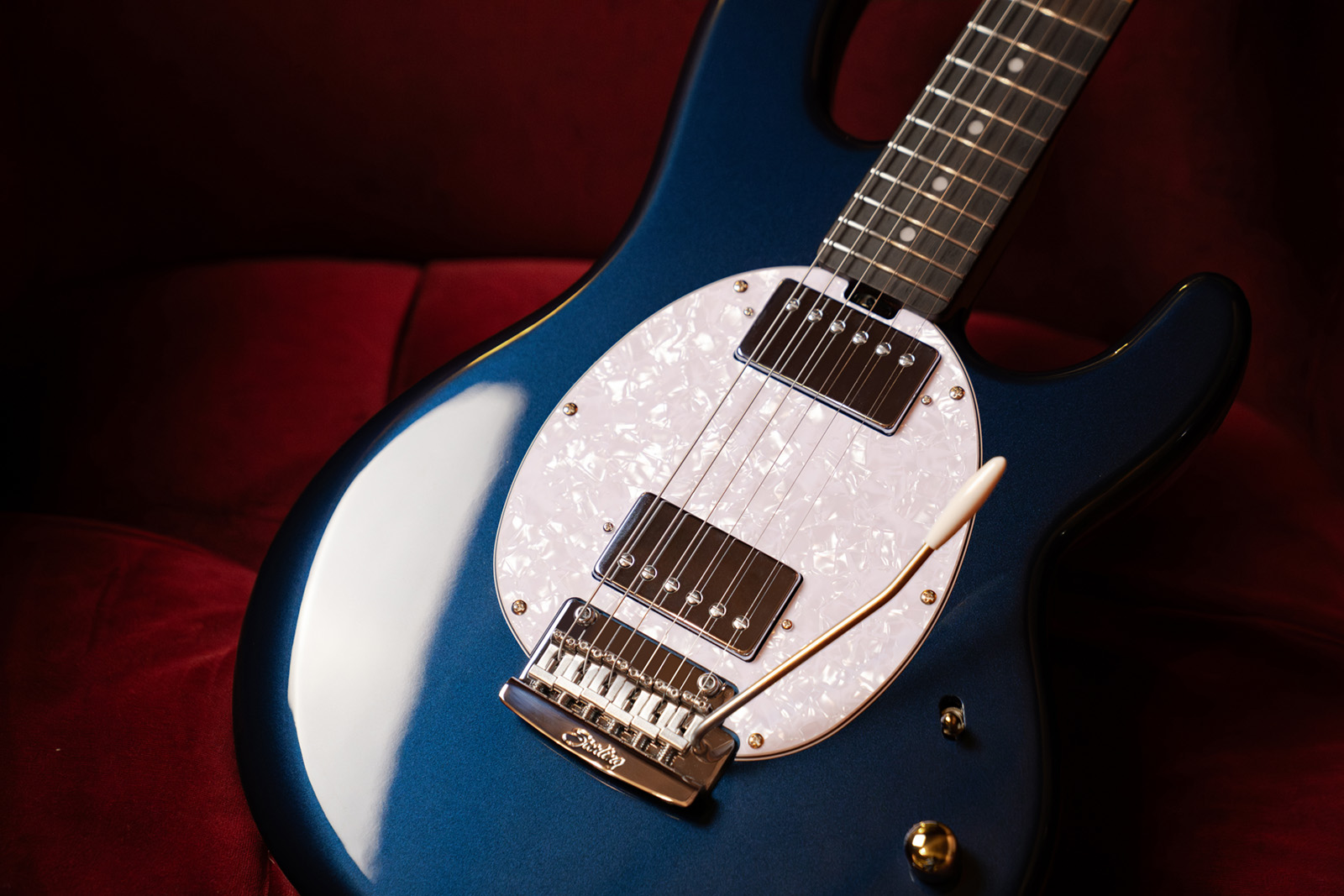 Sterling By Musicman Stingray Ii Trem Hh Rw - Blue Pearl - Guitarra eléctrica con forma de str. - Variation 3