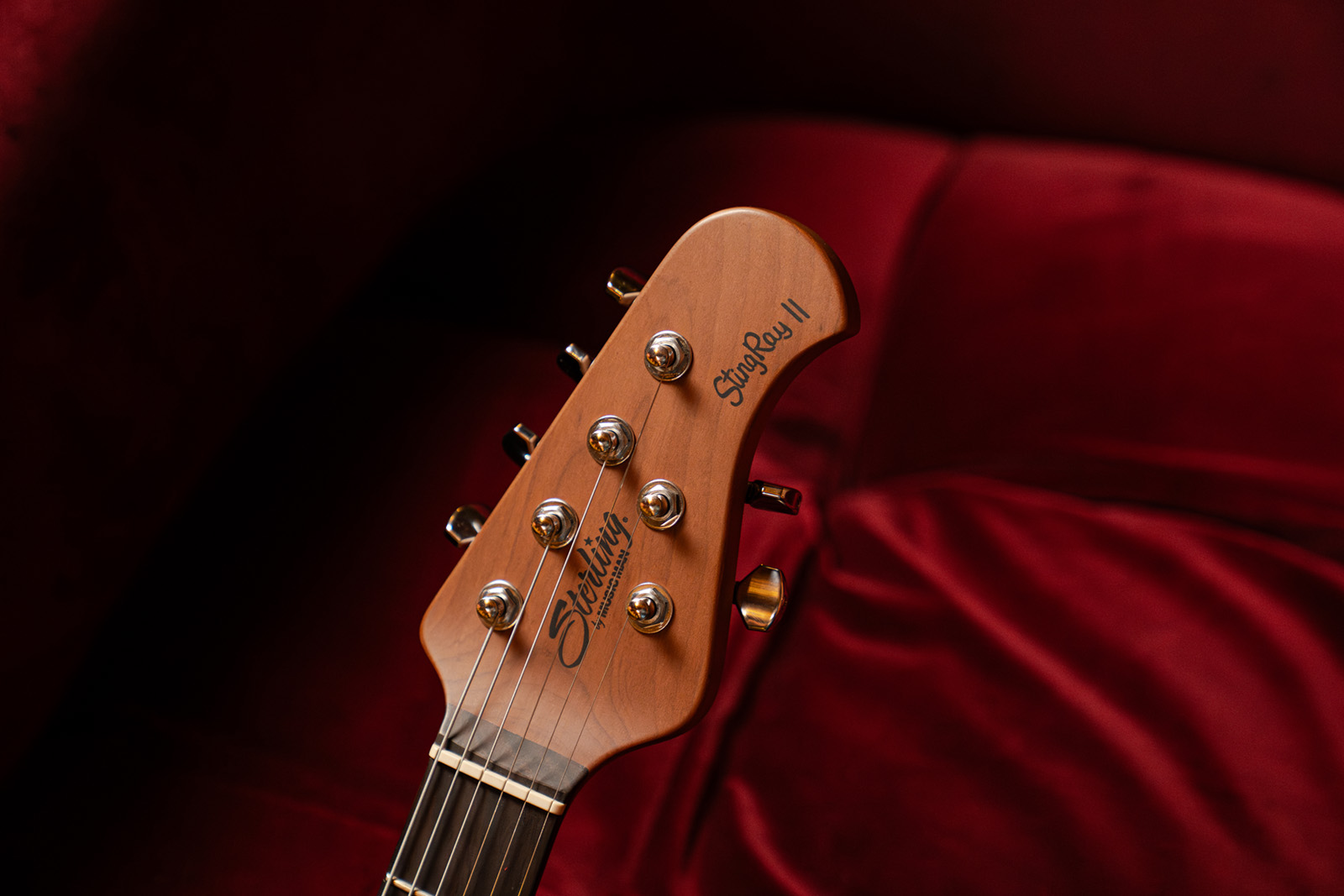 Sterling By Musicman Stingray Ii Trem Hh Rw - Blue Pearl - Guitarra eléctrica con forma de str. - Variation 4