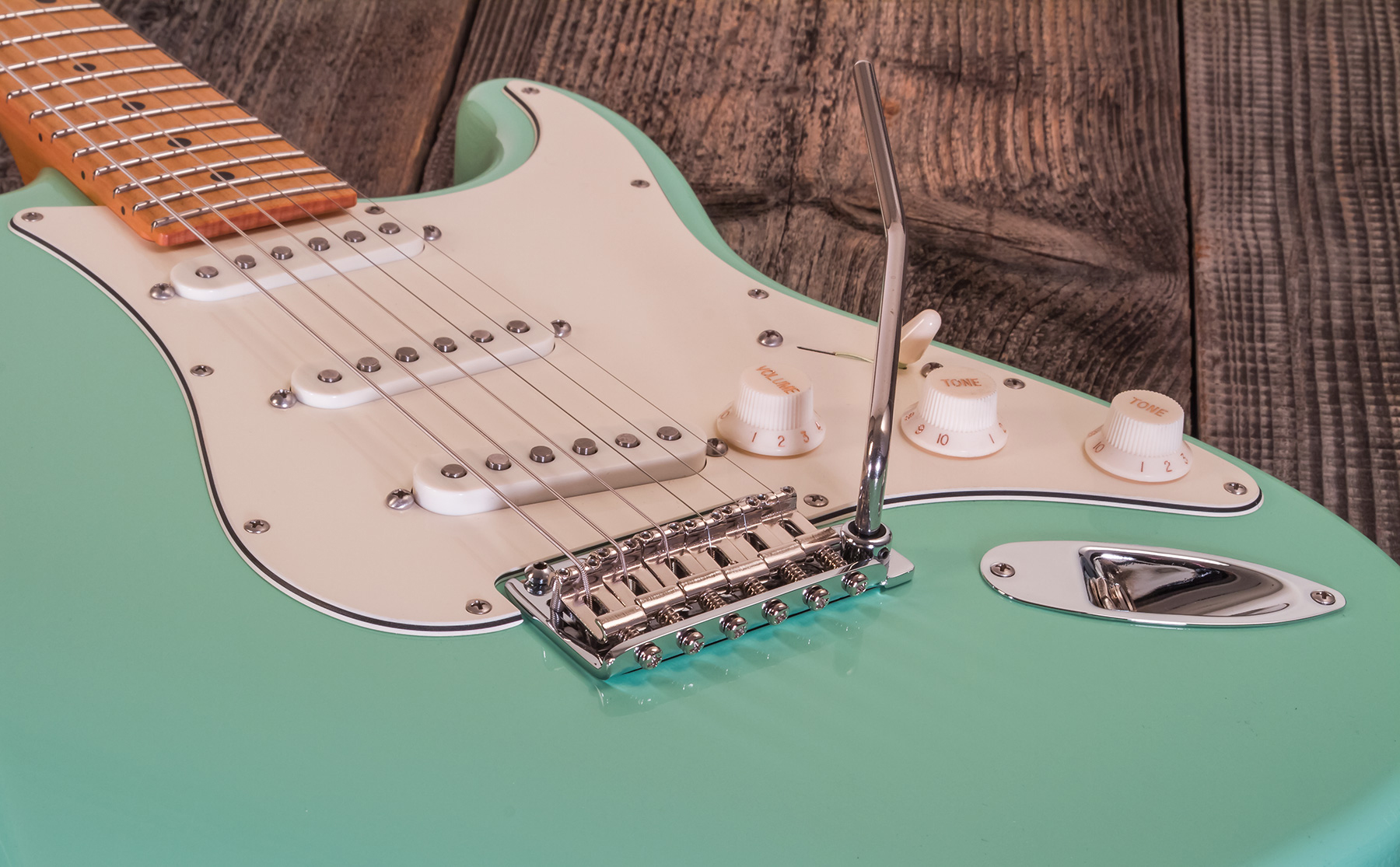 Suhr Classic S Antique Sss 01-csa-0020 3s Trem Mn #71418 - Light Aging Surf Green - Guitarra eléctrica con forma de str. - Variation 4