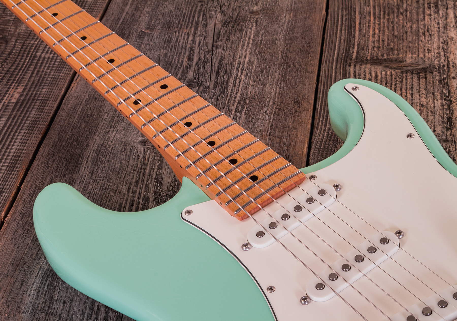 Suhr Classic S Antique Sss 01-csa-0020 3s Trem Mn #71418 - Light Aging Surf Green - Guitarra eléctrica con forma de str. - Variation 5