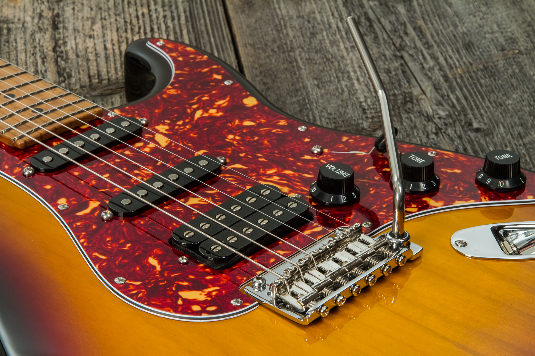 Suhr Classic S Paulownia 01-ltd-0021 Hss Trem Mn - 3 Tone Burst - Guitarra eléctrica con forma de str. - Variation 3