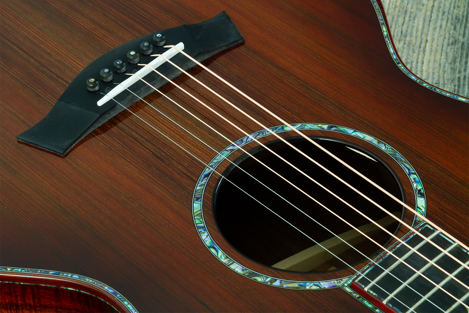 Taylor Custom Shop Grand Auditorium Cw Redwood / Koa Eb Es2 #1211143039 #1210103110 - Shaded Edgeburst - Guitarra folk - Variation 4